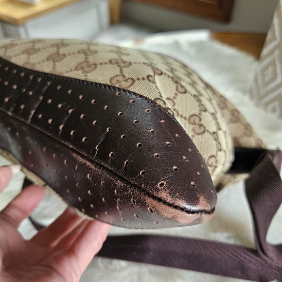 Gucci vintage perforated crossbody bag - Picture 9 of 15